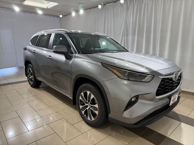 new 2025 Toyota Highlander car, priced at $46,918