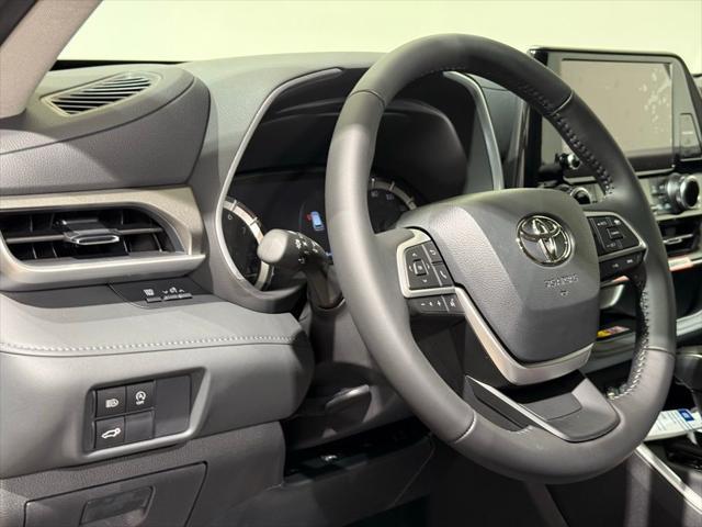 new 2025 Toyota Highlander car, priced at $46,918