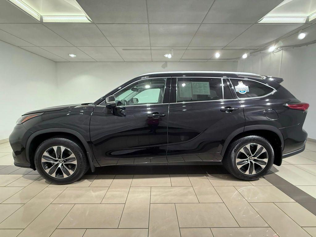 used 2022 Toyota Highlander car, priced at $43,592