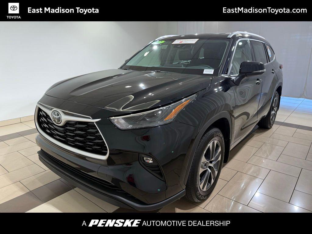 used 2022 Toyota Highlander car, priced at $43,592