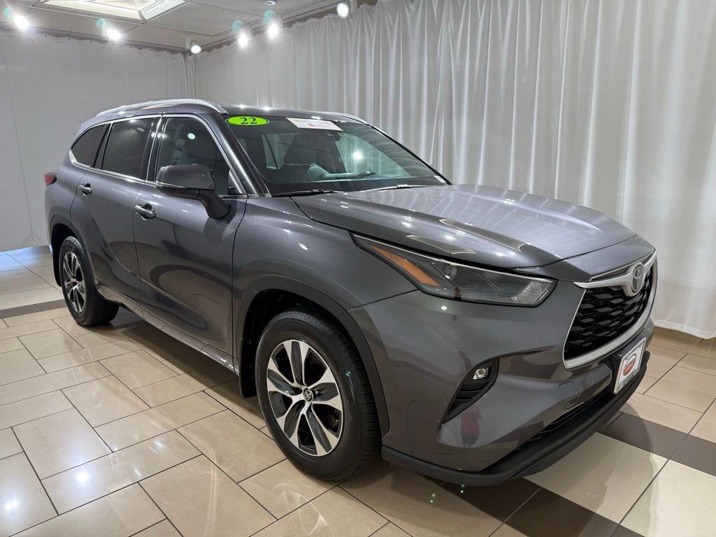 used 2022 Toyota Highlander car, priced at $38,732