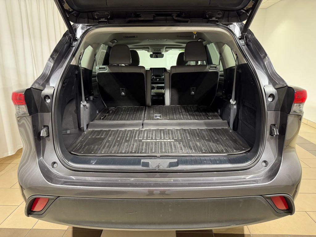 used 2022 Toyota Highlander car, priced at $38,732