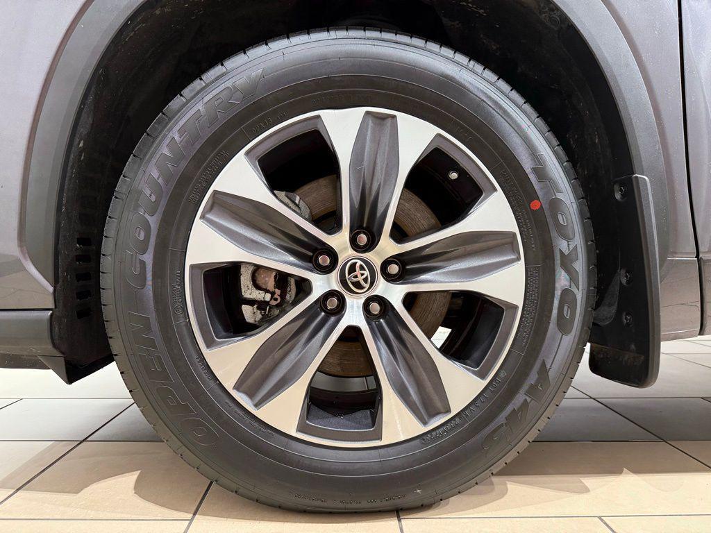used 2022 Toyota Highlander car, priced at $38,732