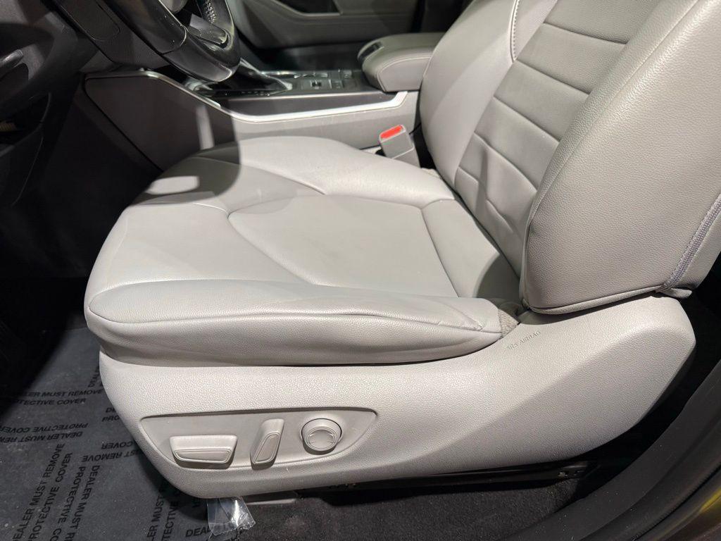 used 2022 Toyota Highlander car, priced at $38,732