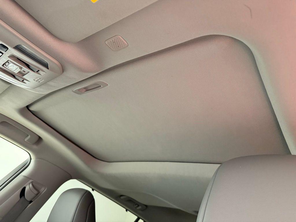 used 2022 Toyota Highlander car, priced at $38,732