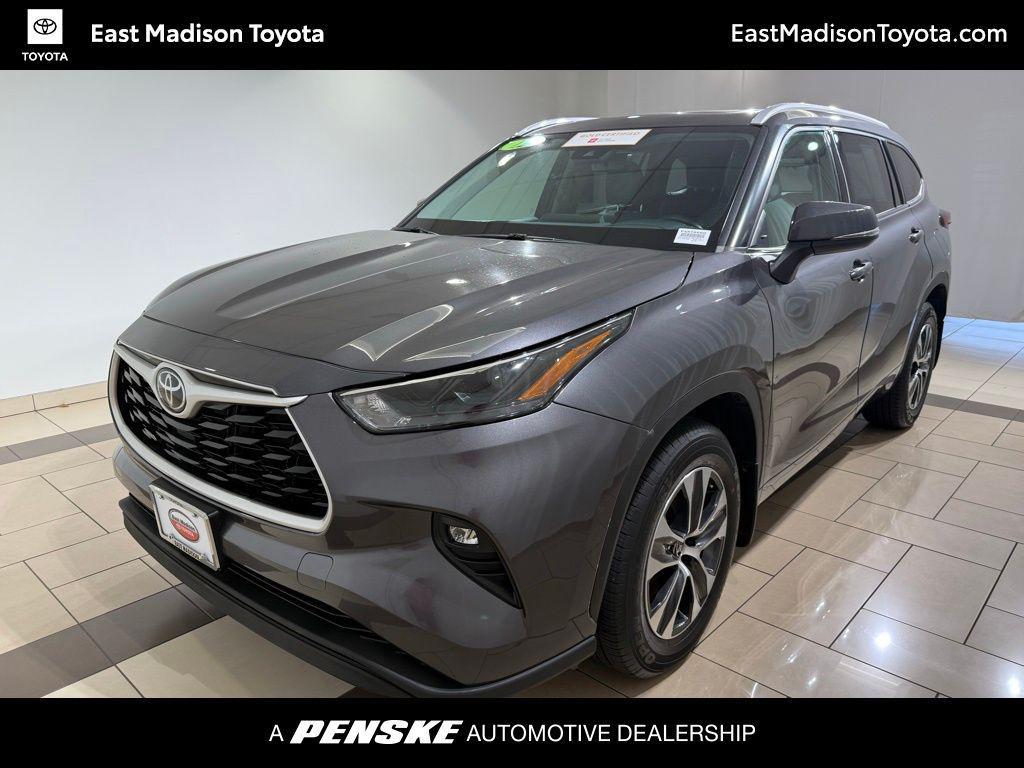 used 2022 Toyota Highlander car, priced at $38,732