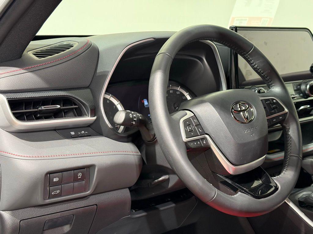 used 2023 Toyota Highlander car, priced at $42,982