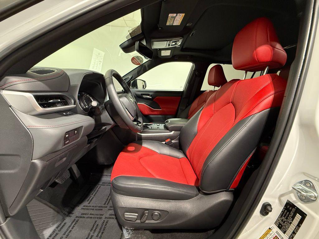 used 2023 Toyota Highlander car, priced at $42,982