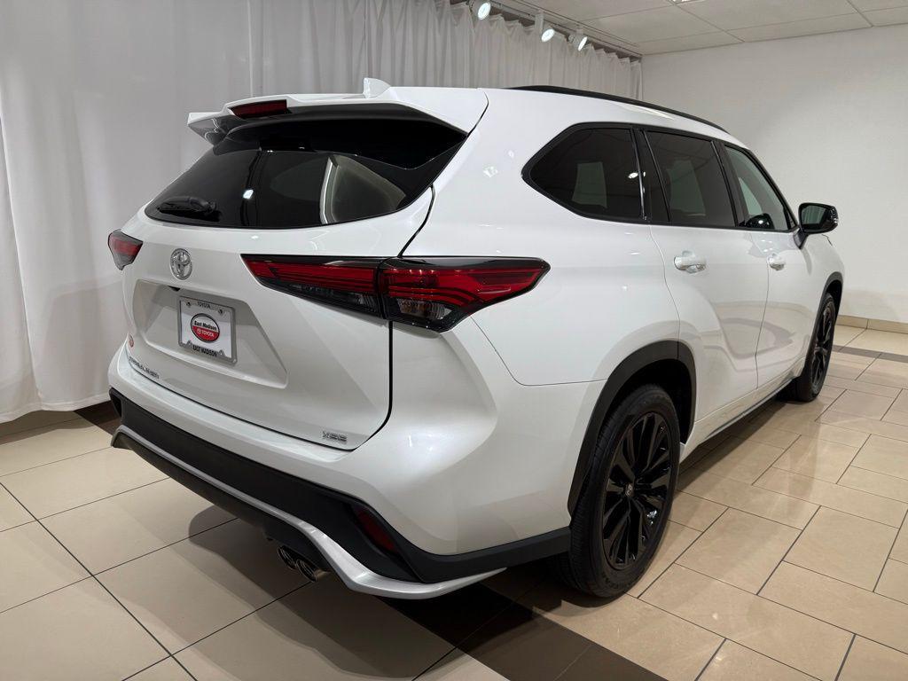 used 2023 Toyota Highlander car, priced at $42,982