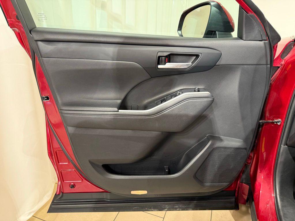 used 2023 Toyota Highlander car, priced at $37,713