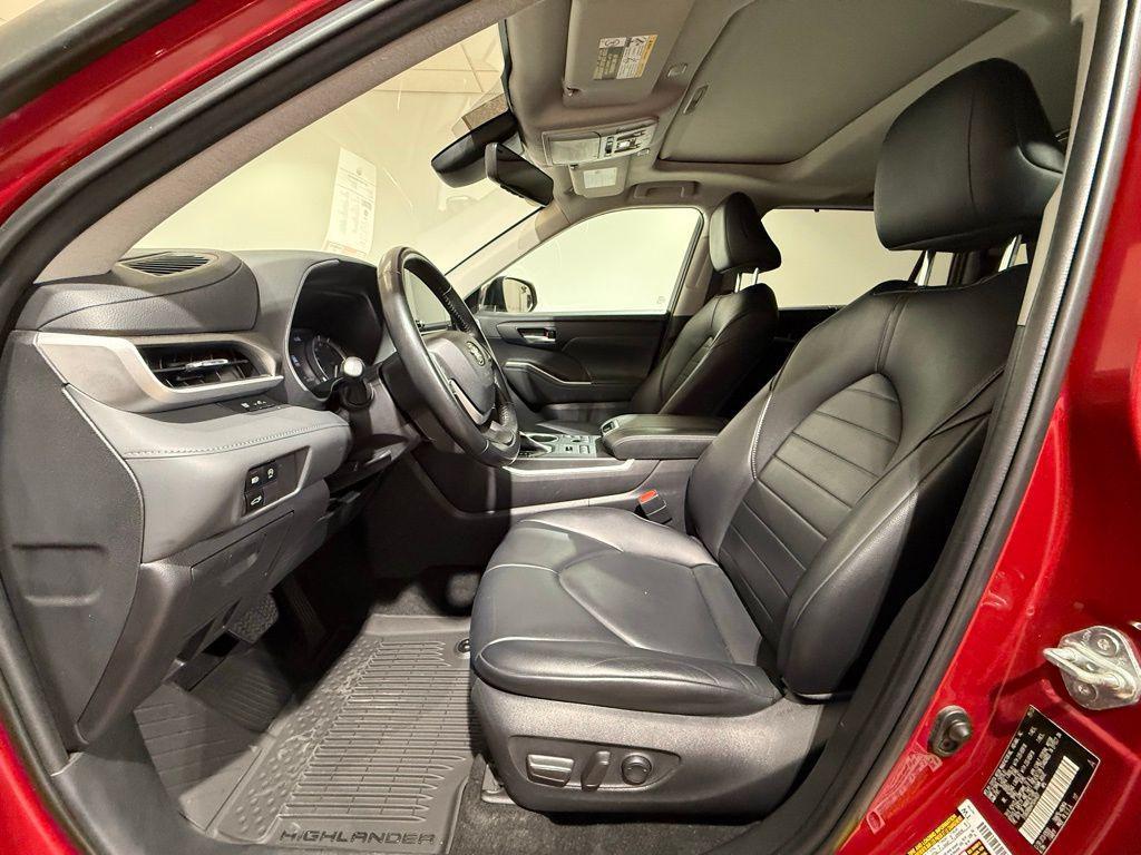 used 2023 Toyota Highlander car, priced at $37,713