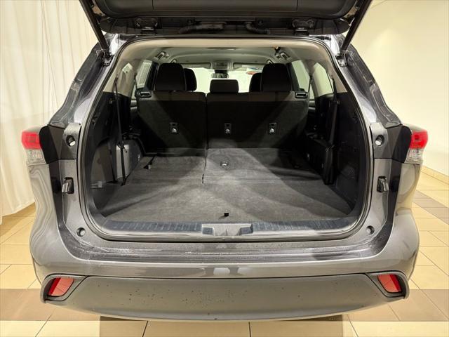 used 2023 Toyota Highlander car, priced at $33,403