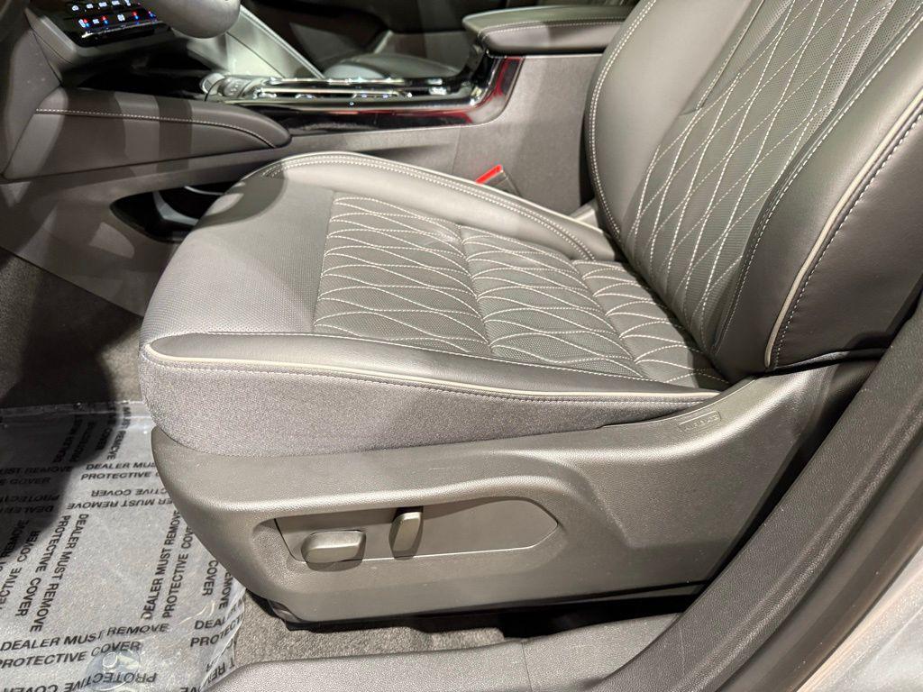 used 2023 Buick Envision car, priced at $33,982