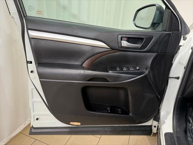 used 2018 Toyota Highlander car, priced at $22,803