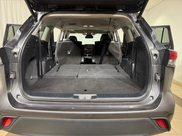 used 2022 Toyota Highlander car, priced at $36,713