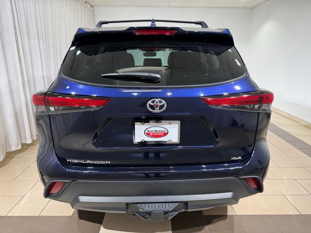 used 2022 Toyota Highlander car, priced at $32,604