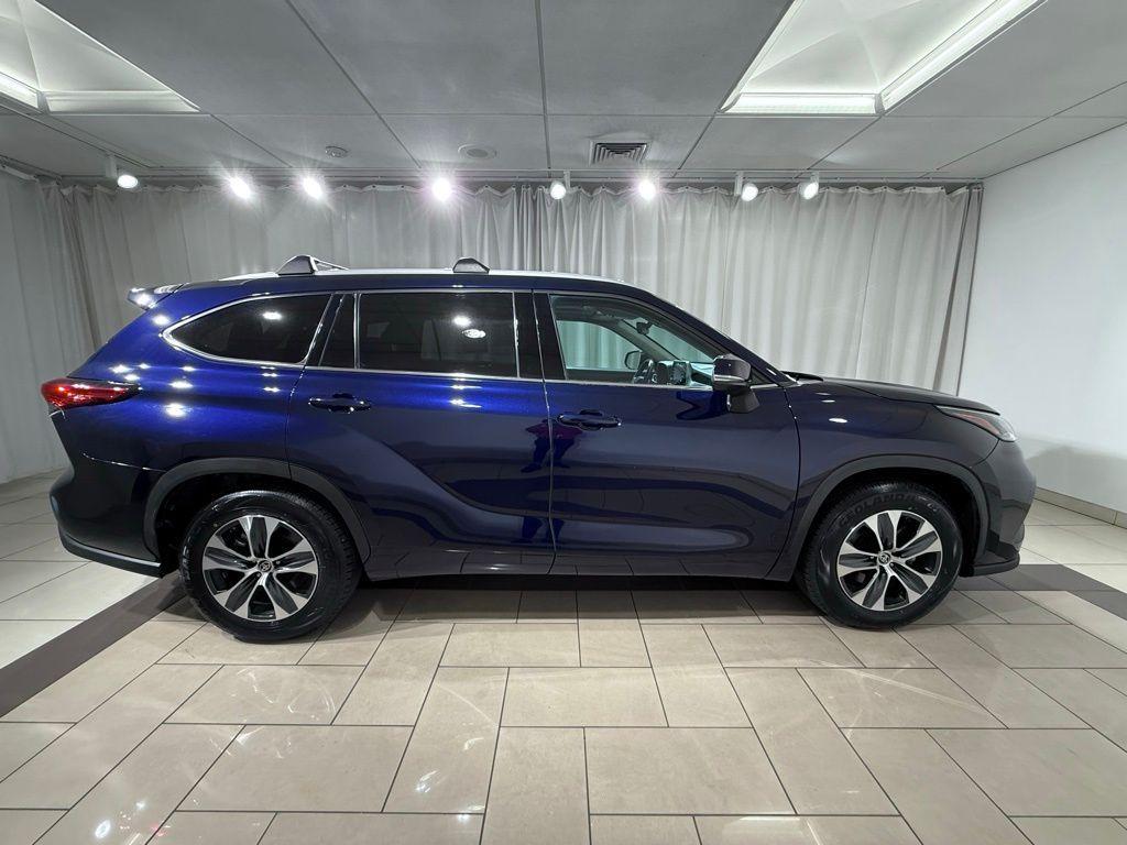 used 2022 Toyota Highlander car, priced at $32,604