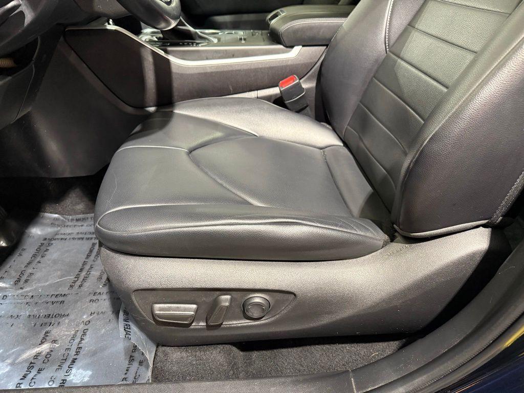 used 2022 Toyota Highlander car, priced at $32,604