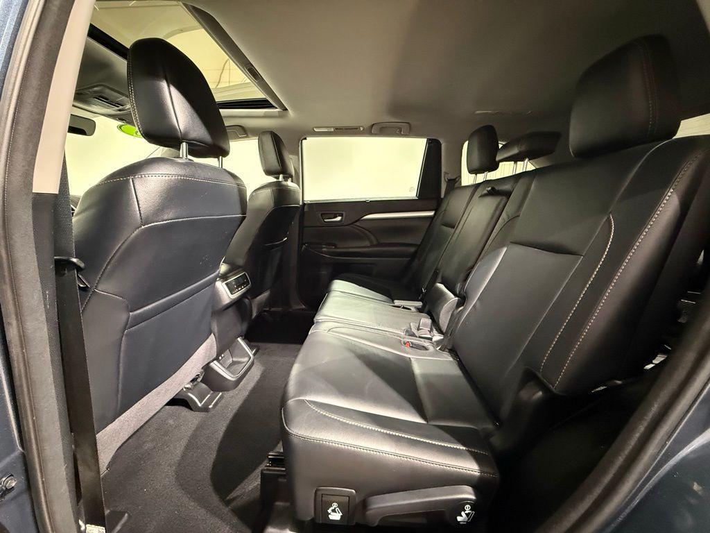 used 2018 Toyota Highlander car, priced at $27,882