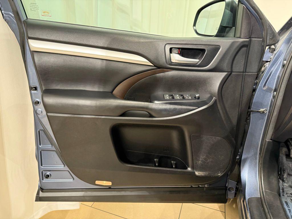 used 2018 Toyota Highlander car, priced at $27,882