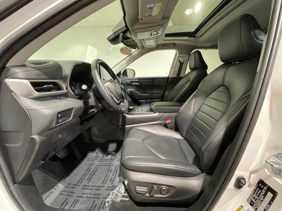 used 2022 Toyota Highlander car, priced at $38,982