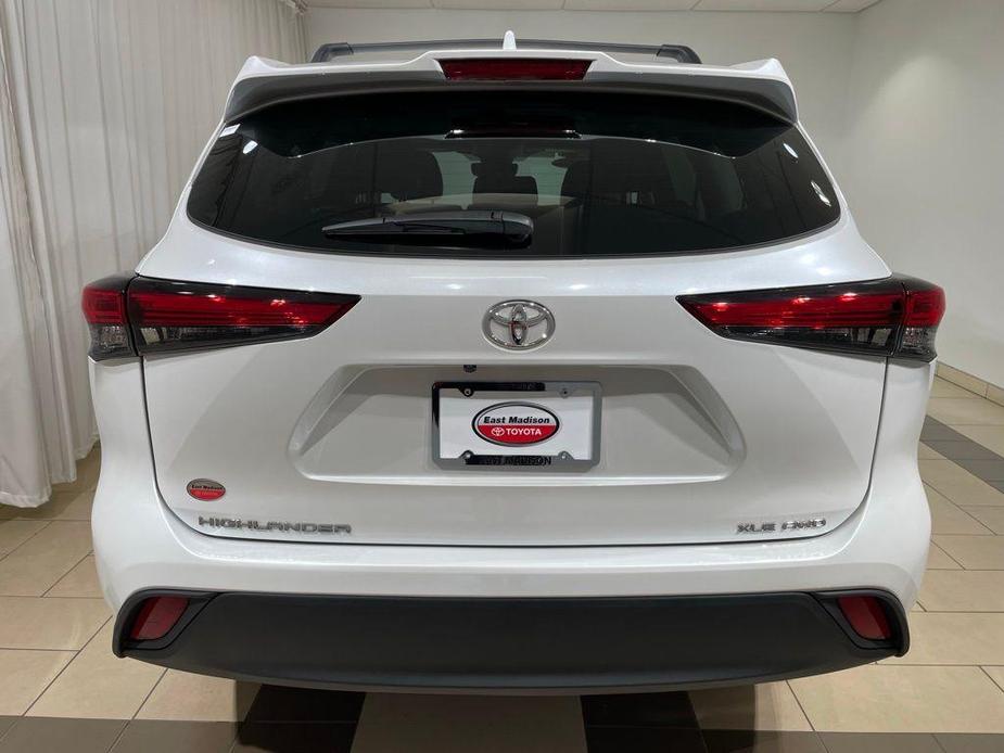 used 2022 Toyota Highlander car, priced at $38,982