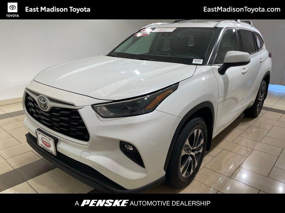 used 2022 Toyota Highlander car, priced at $38,982