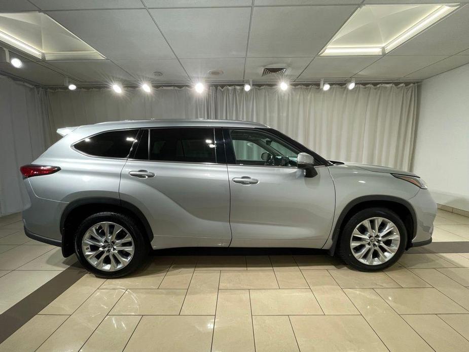 used 2022 Toyota Highlander car, priced at $39,994