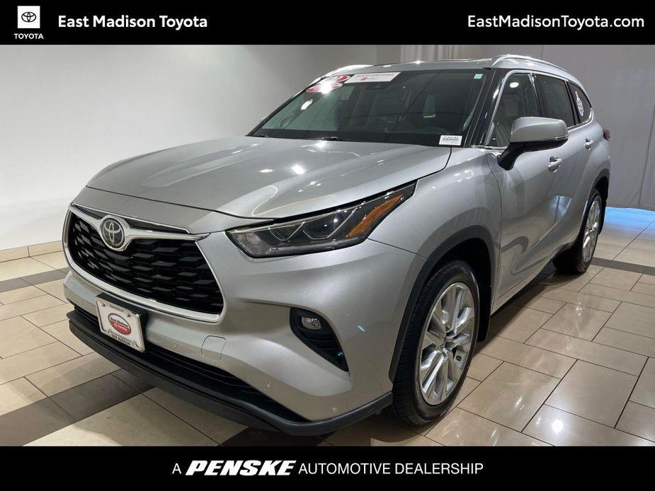 used 2022 Toyota Highlander car, priced at $40,912