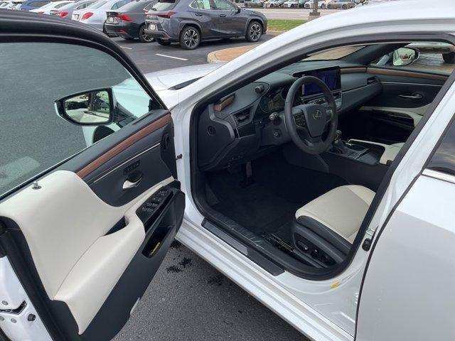 new 2025 Lexus ES 350 car, priced at $49,844