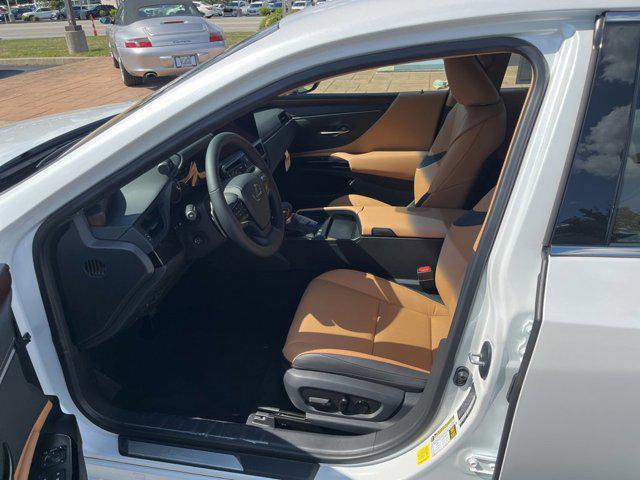 new 2025 Lexus ES 300h car, priced at $50,925