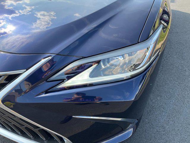 new 2025 Lexus ES 300h car, priced at $49,165