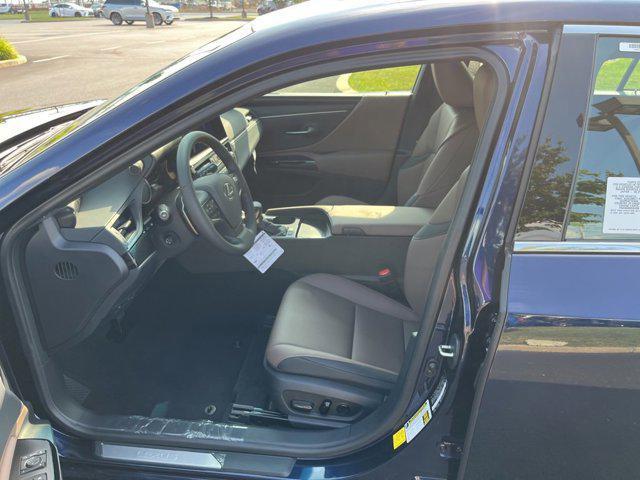 new 2025 Lexus ES 300h car, priced at $49,165