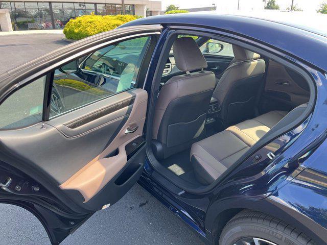 new 2025 Lexus ES 300h car, priced at $49,165