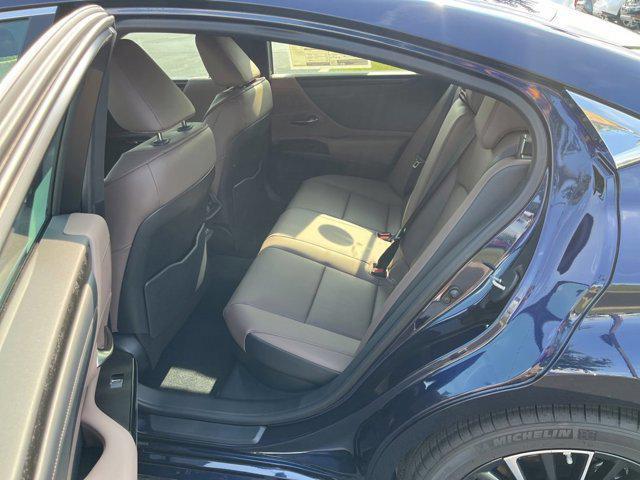 new 2025 Lexus ES 300h car, priced at $49,165