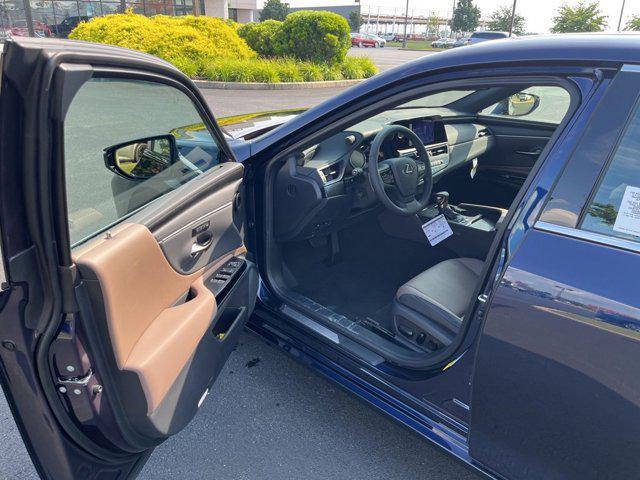 new 2025 Lexus ES 300h car, priced at $49,165