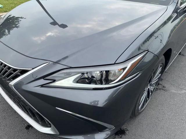 new 2025 Lexus ES 300h car, priced at $50,705