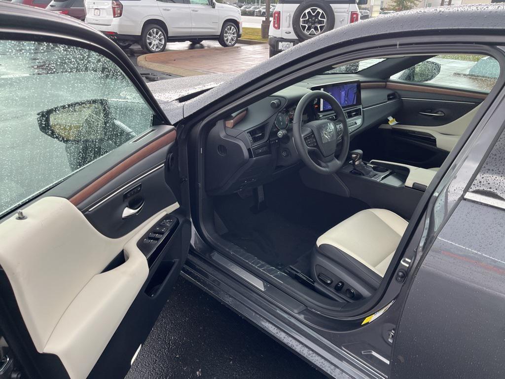 new 2025 Lexus ES 350 car, priced at $50,889