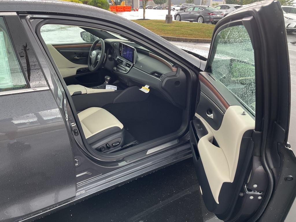 new 2025 Lexus ES 350 car, priced at $50,889