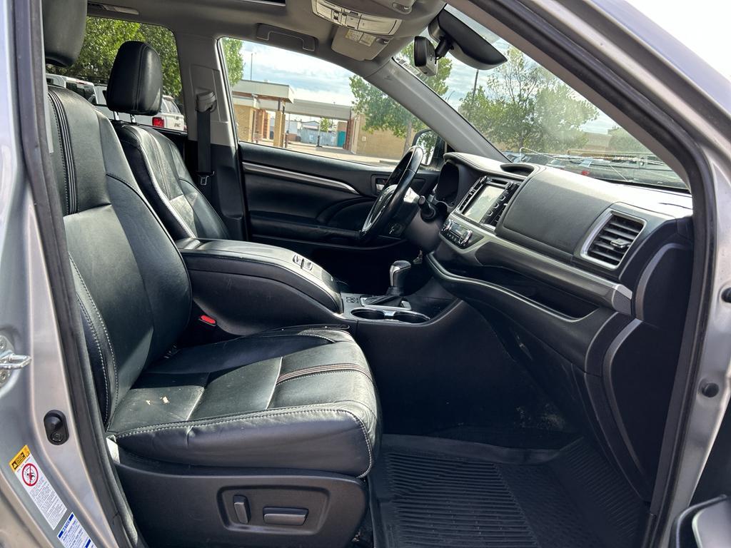 used 2017 Toyota Highlander car