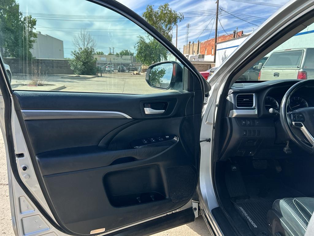used 2017 Toyota Highlander car