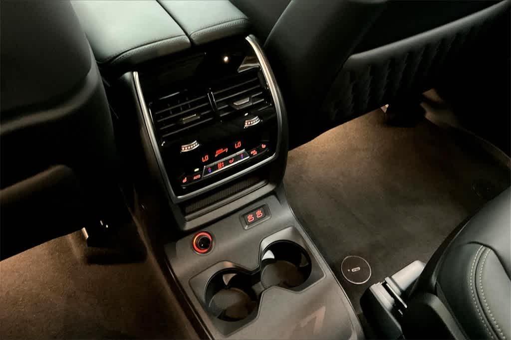 new 2025 BMW ALPINA XB7 car, priced at $159,695