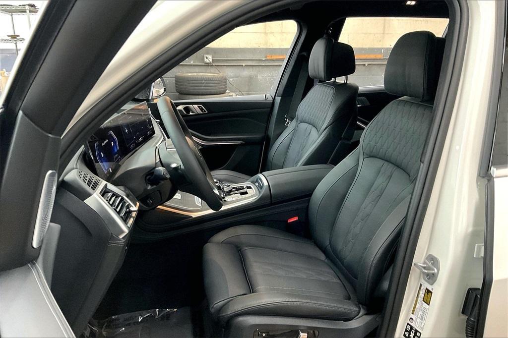 new 2025 BMW ALPINA XB7 car, priced at $159,695