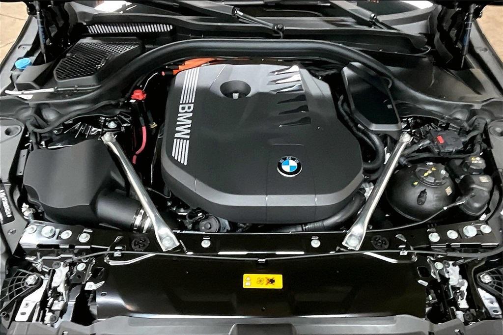 new 2025 BMW 550e car, priced at $80,125