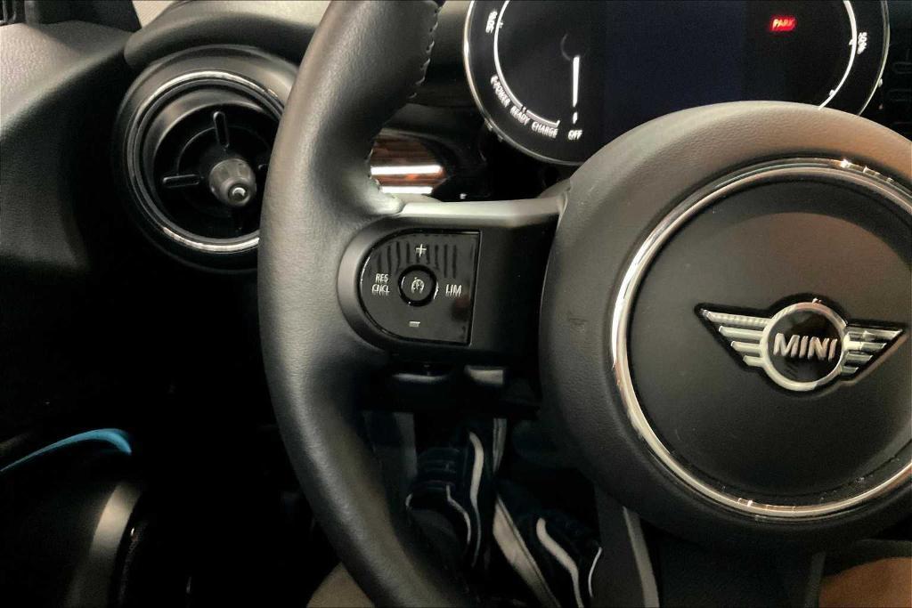 used 2024 MINI SE Hardtop car, priced at $23,494