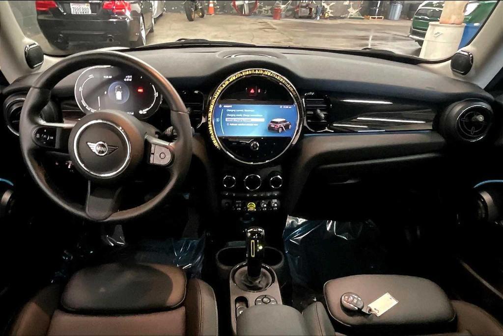 used 2024 MINI SE Hardtop car, priced at $23,494