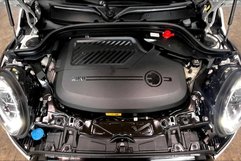used 2024 MINI SE Hardtop car, priced at $23,494