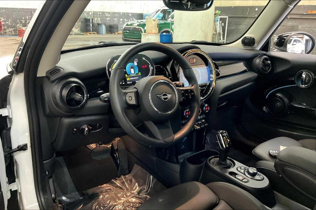 used 2024 MINI SE Hardtop car, priced at $23,494