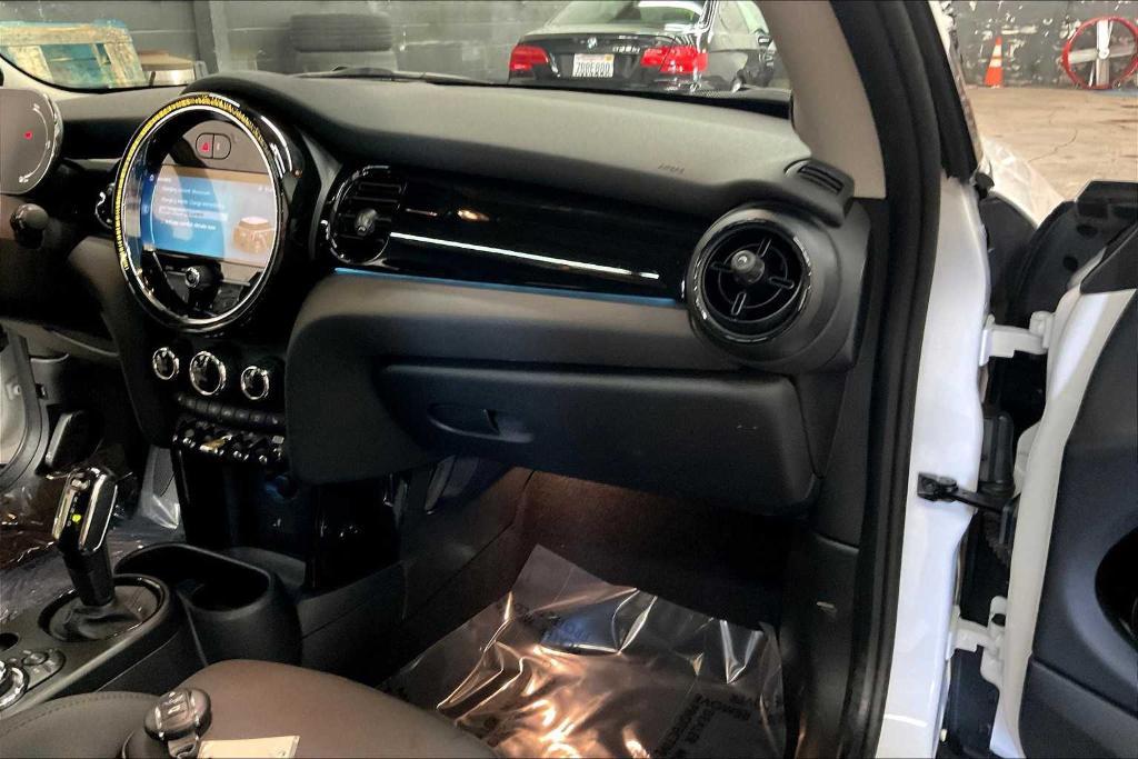 used 2024 MINI SE Hardtop car, priced at $23,494