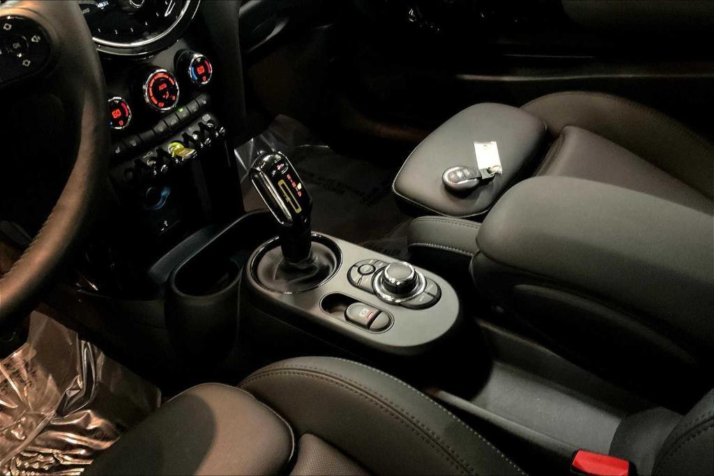 used 2024 MINI SE Hardtop car, priced at $23,494